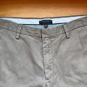 BANANA REPUBLIC MENS GAVIN CHINOS